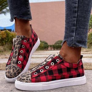 Lady's flat canvas shoes